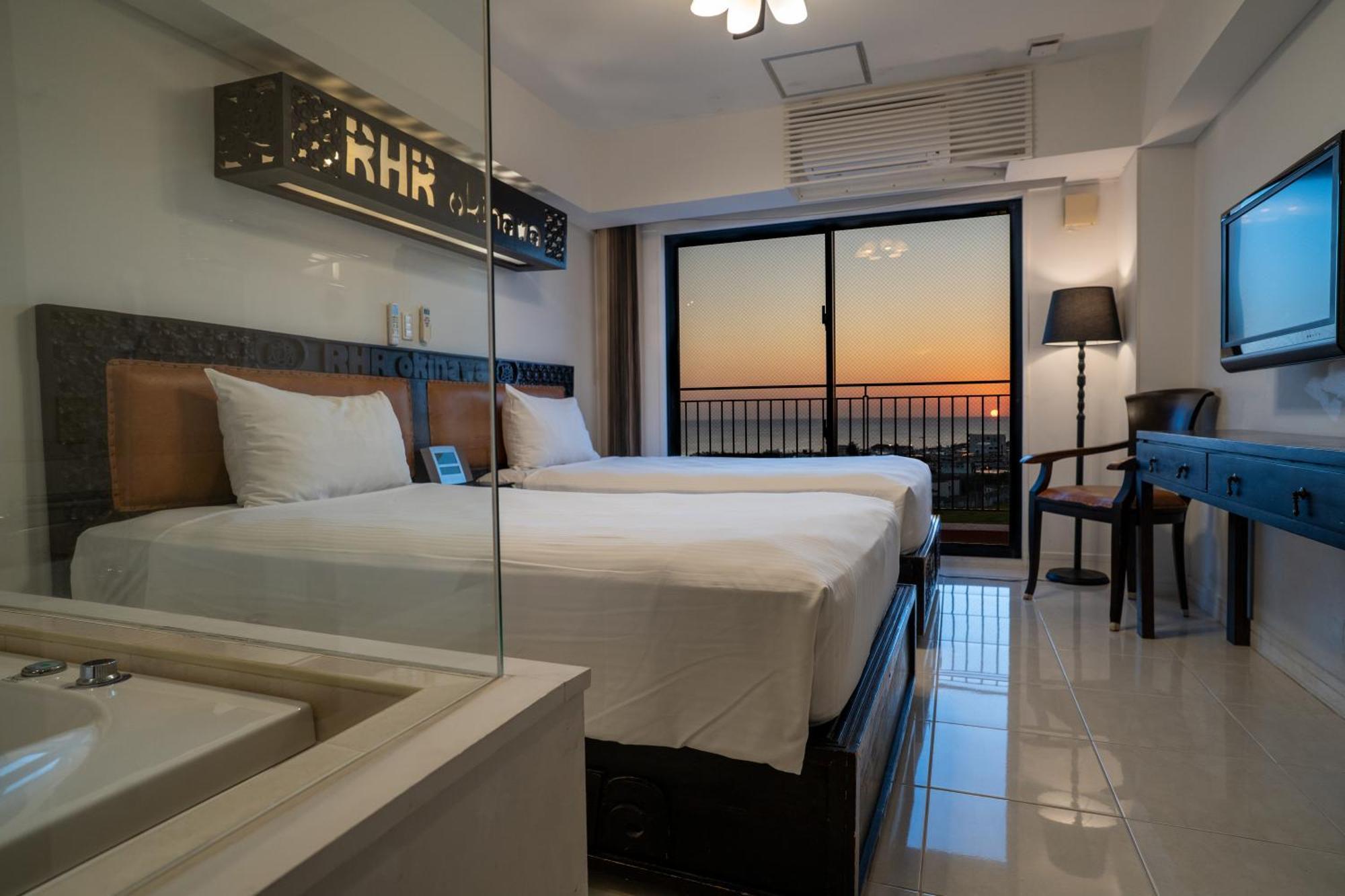 Royal Hotel Йомитан Экстерьер фото