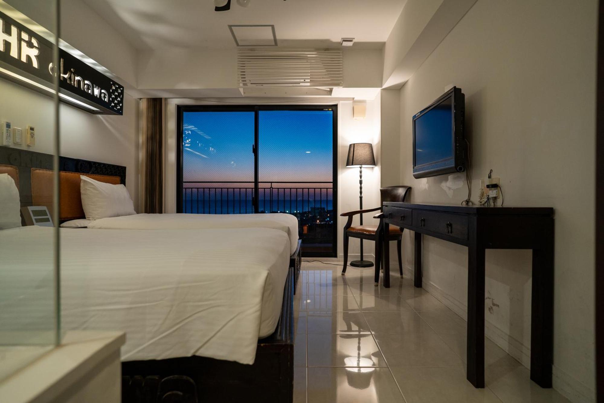 Royal Hotel Йомитан Экстерьер фото