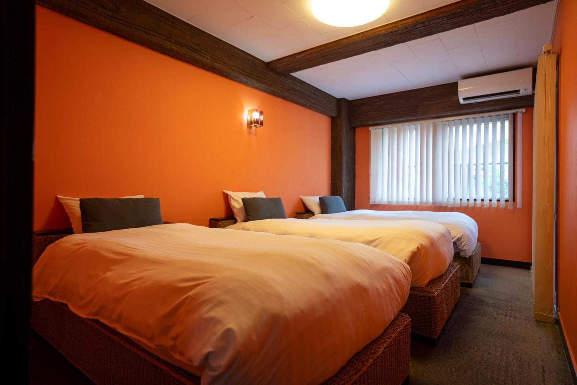 Royal Hotel Йомитан Экстерьер фото