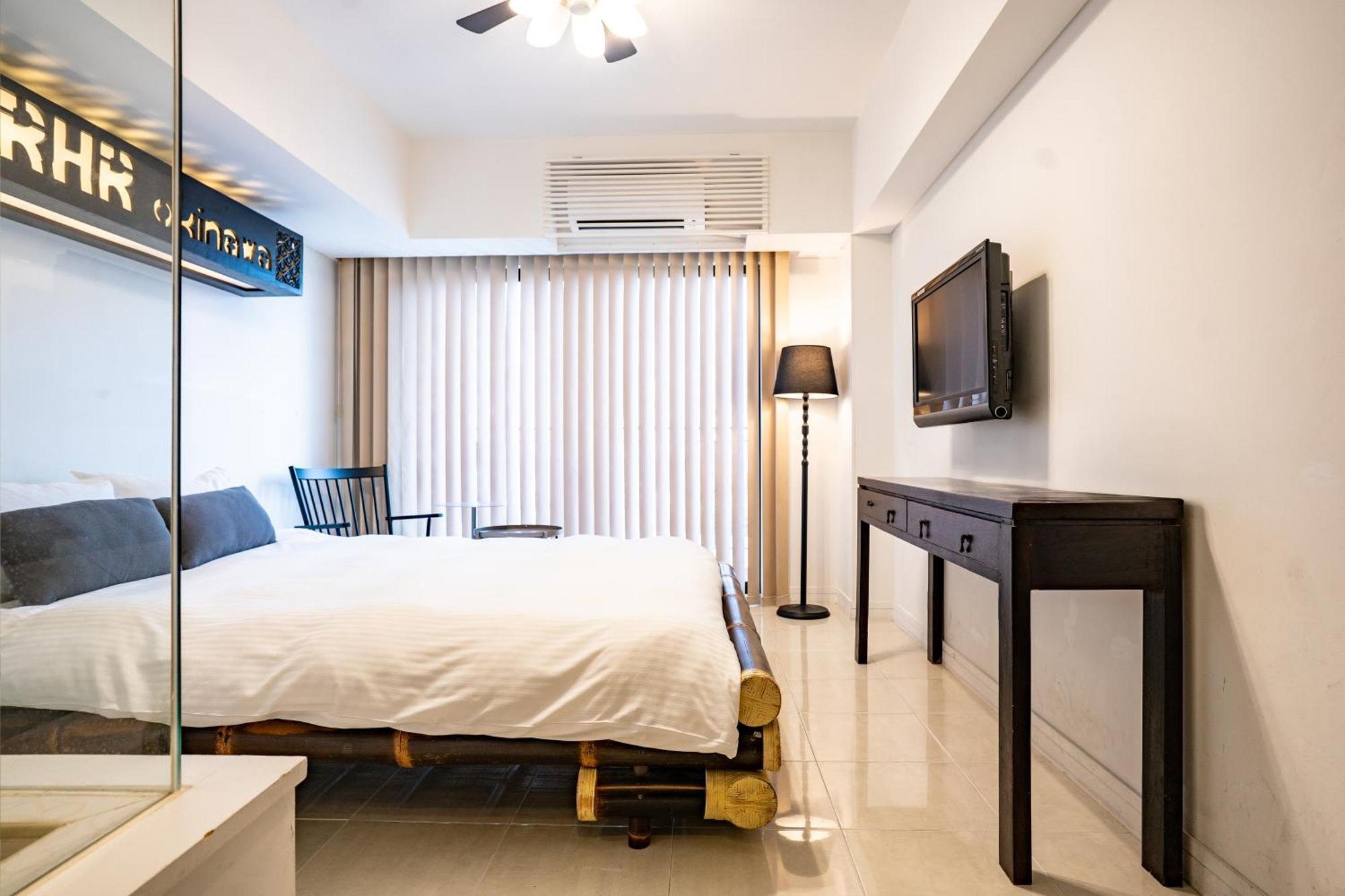 Royal Hotel Йомитан Экстерьер фото