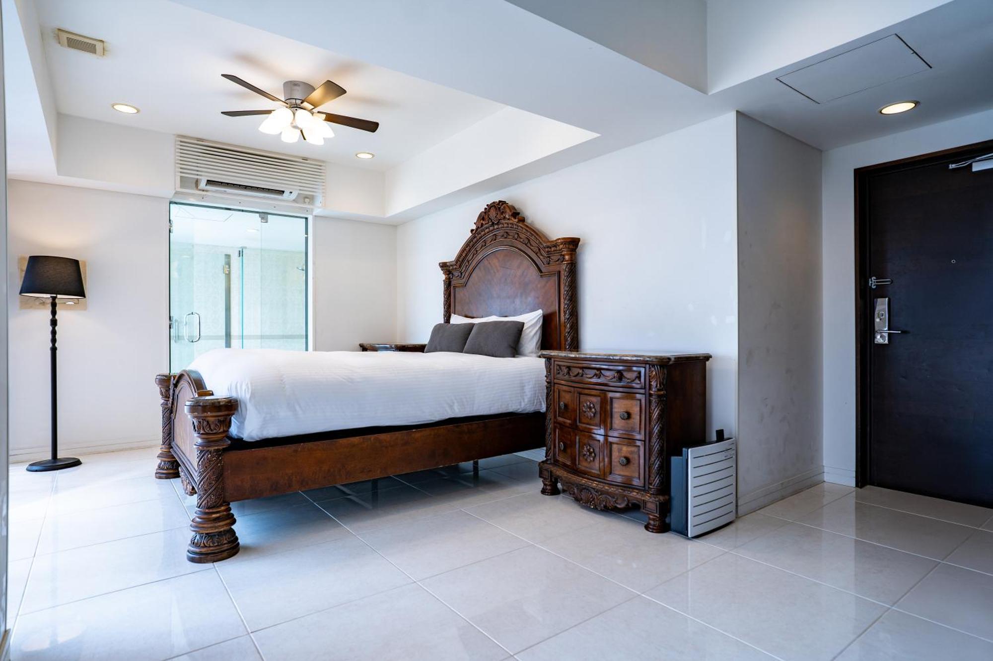 Royal Hotel Йомитан Экстерьер фото