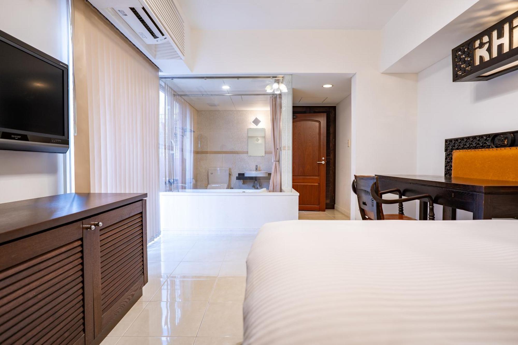 Royal Hotel Йомитан Экстерьер фото