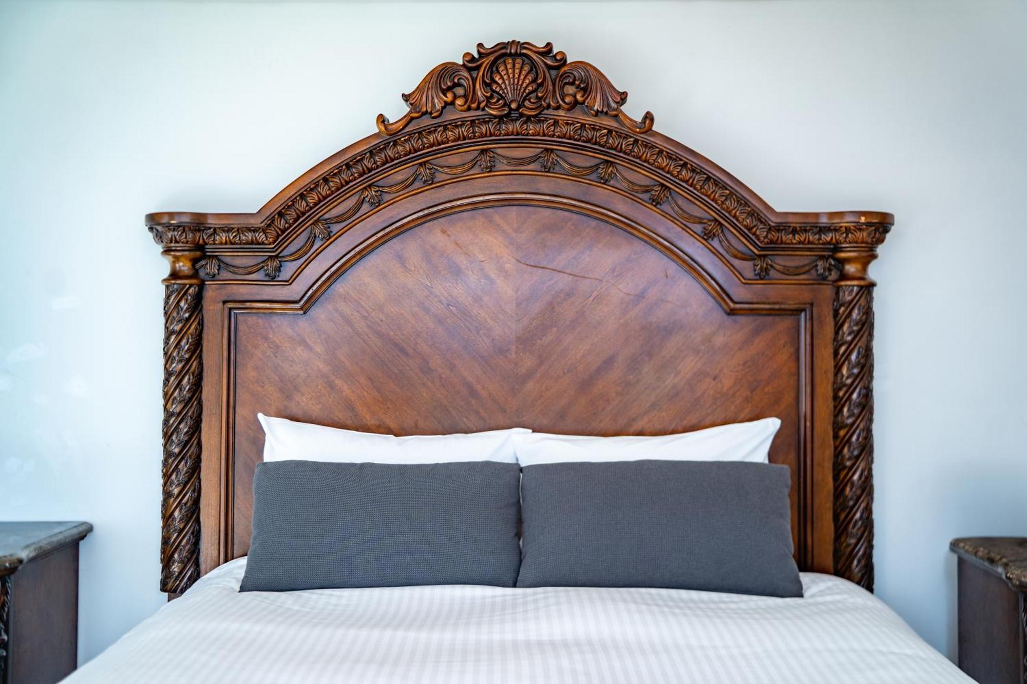 Royal Hotel Йомитан Экстерьер фото