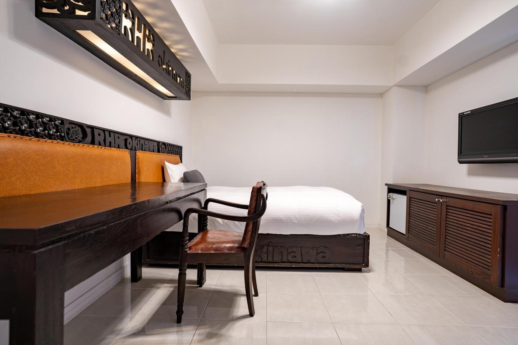 Royal Hotel Йомитан Экстерьер фото