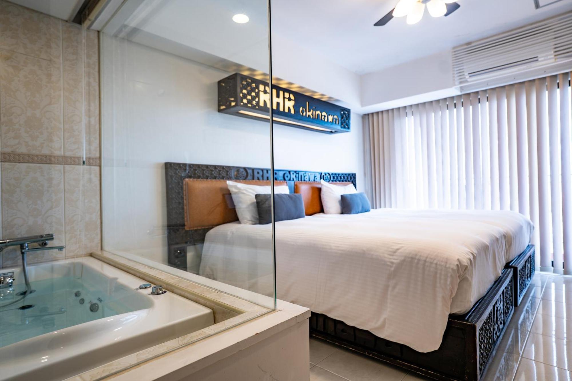 Royal Hotel Йомитан Экстерьер фото